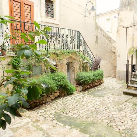 Dammusi Beneventano Apartment Scicli Bagian luar foto
