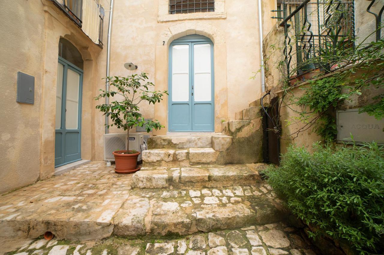 Dammusi Beneventano Apartment Scicli Bagian luar foto